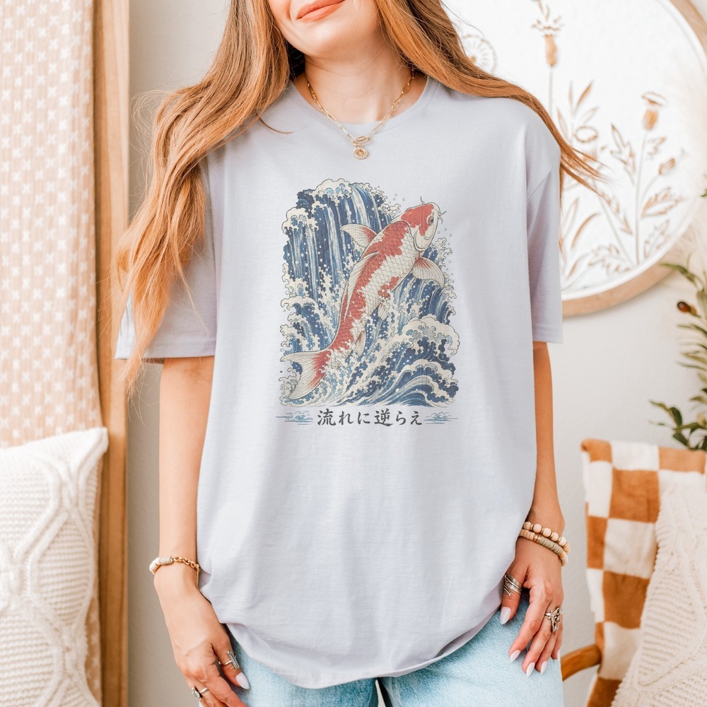 流れに逆らえ Koi Leaping Through Crashing Waves Tee
